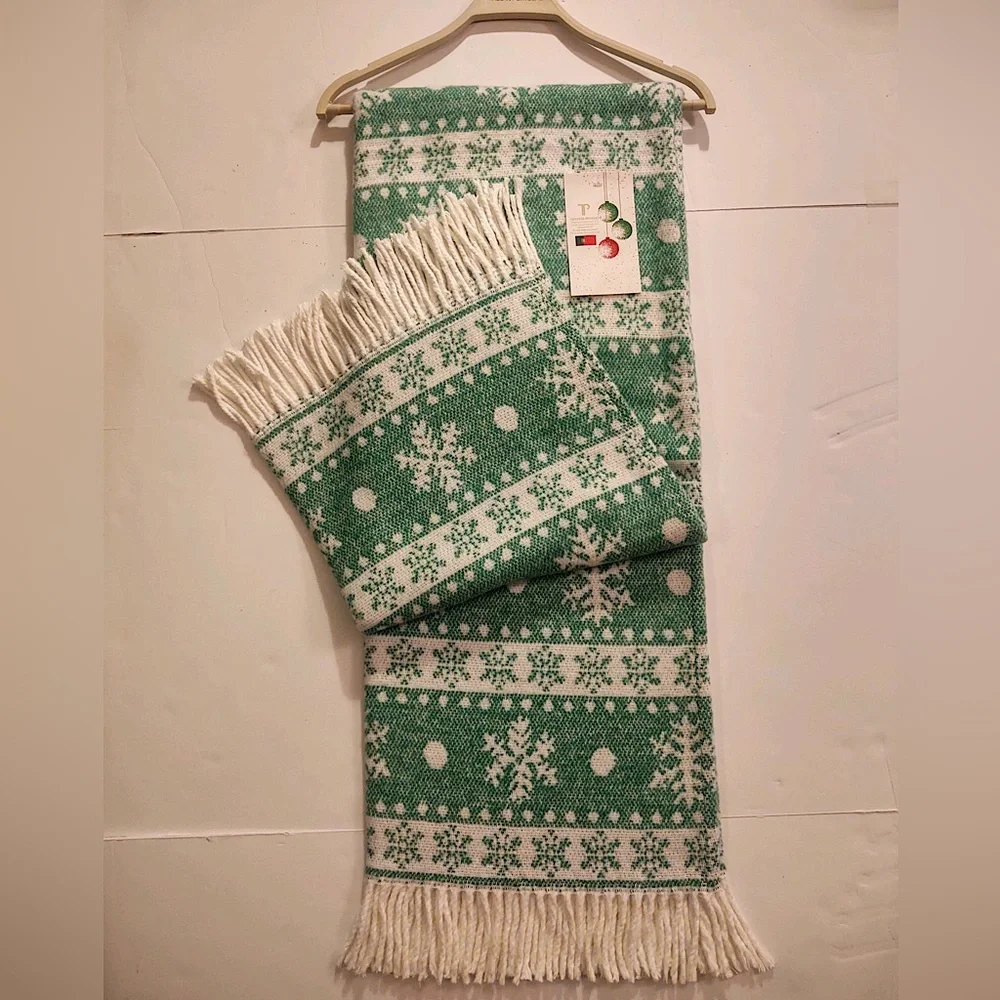 🎁Texteis Penedo Holiday Throw Blanket - Iced Green Snowflakes
